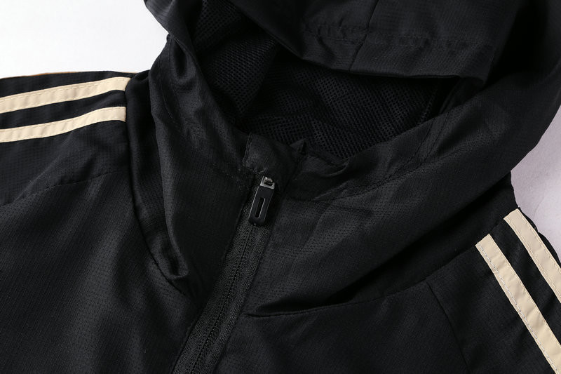 Յուվենտուսի սև բաճկոն